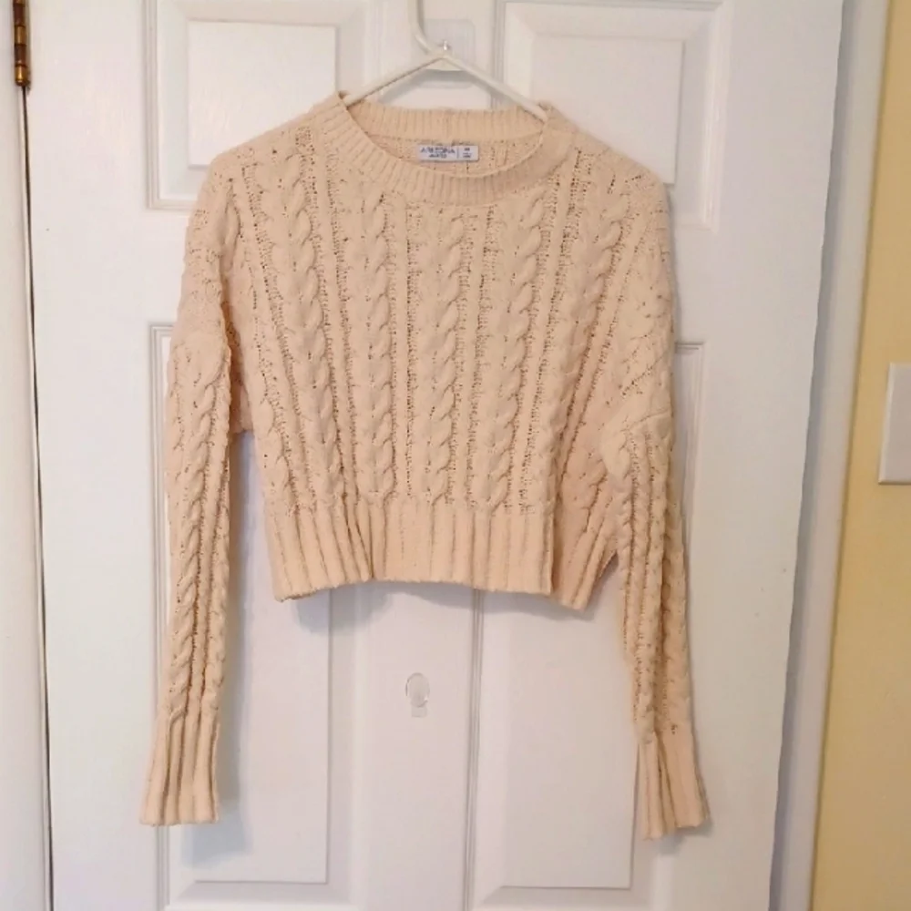 Arizona Sz XS, Cable Knit Cream Crop Sweater. NWOT. polyester